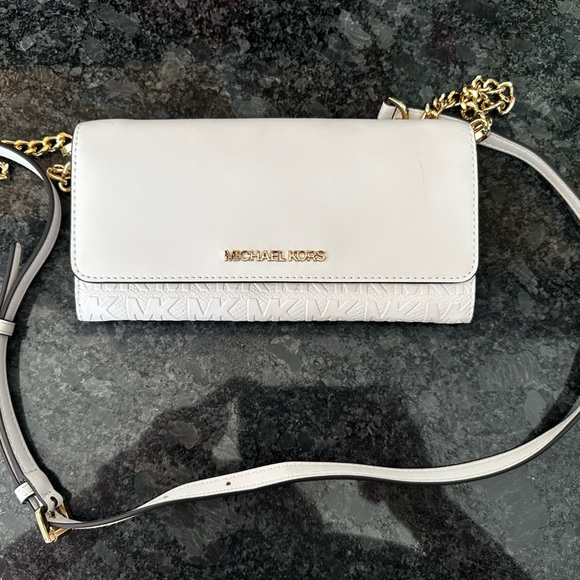 Michael Kors White Shoulder Bag with Gold Accents - Picture 6 of 6